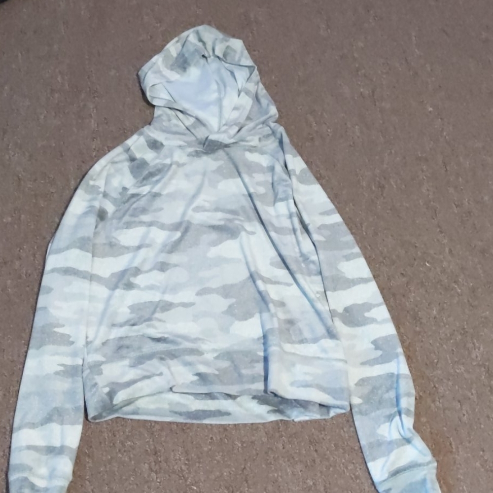 🌼4/$20🌼NWOT Camo Light Hoodie